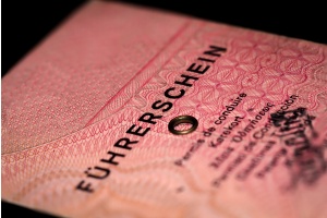 Rollerfahrer flüchtet vor Kontrolle