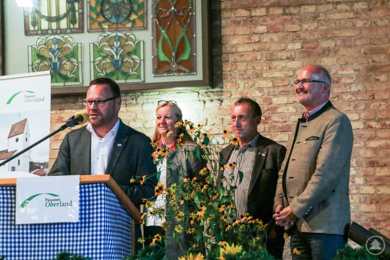 v.li.n.r.  ILE-Vorsitzenden und Bgm. Stephan Gawlik (Fürstenstein) und die Organisatoren des Seniorenausflugs, ILE-Projektmanagerin Gabriele Bergmann, Bgm. Josef Schuh (Witzmannsberg) und Bgm. Rudolf Müller (Ruderting) 