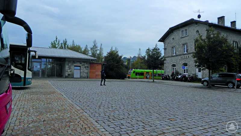 Die ideale Anschlusssituation, wie hier am Bahnhof Regen, ist noch nicht überall vorzufinden.