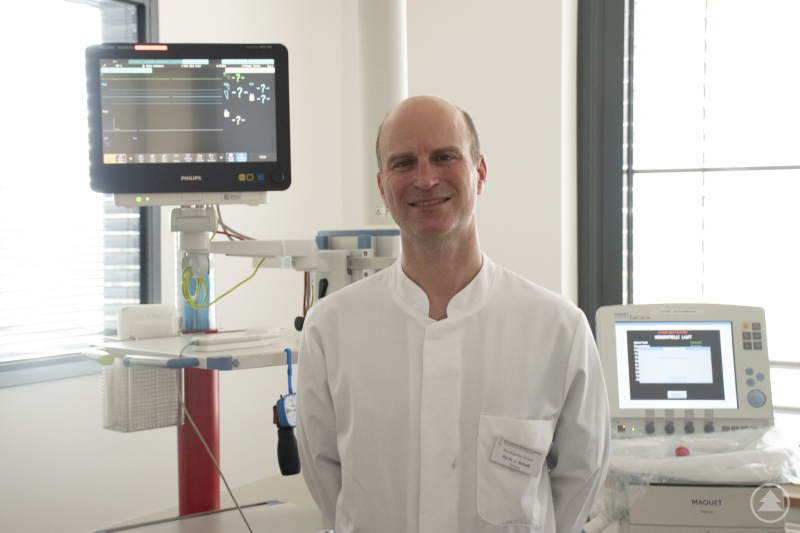 Privatdozent Dr. Joachim Scheßl, der neue Leiter der neurologischen Intensivstation