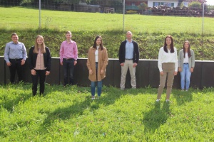 Zwei Auszubildende und sechs Beamtenanwärterinnen und Beamtenanwärter starten im Herbst