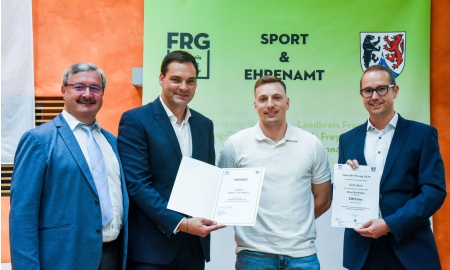 Landrat Sebastian Gruber ehrt die besten Sportlerinnen und Sportler des Landkreises Freyung-Grafenau