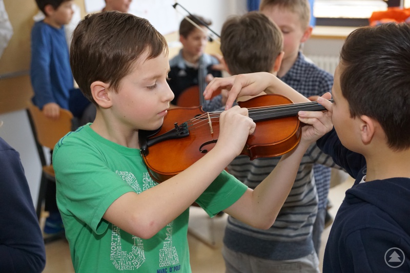 Wie entlockt man diesem Instrument Töne?
