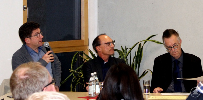 Die Referenten Markus Donhauser, Rolf-Peter Klar und Thomas Decker (v.l.) informieren anschaulich zum Thema Barrierefreiheit.