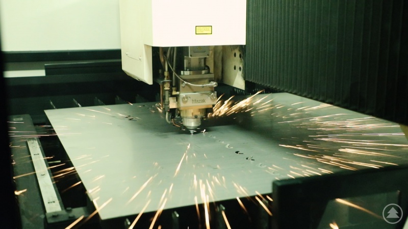 Präzisionsarbeit mit Lasertechnik in den Passauer Dreiflüsse Werkstätten der Caritas.