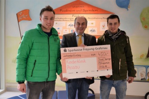 Ein ganzes Dorf feiert für den guten Zweck