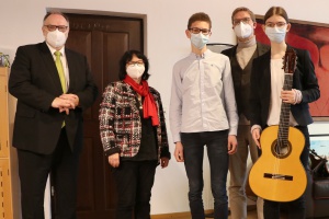 Auersperg-Gymnasiasten bringen weihnachtliche Klänge ins Alte Rathaus