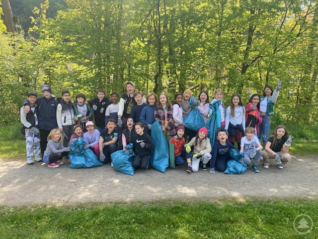 Die Schulkinder der Altstadtschule waren fleißig am Müllsammeln