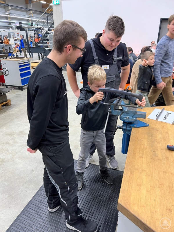 Die Kinder und Jugendlichen von heute sind die Fachkräfte von morgen. Bei der Firma Pauli & Raab in Grainet herrschte wie bei vielen anderen Unternehmen ein großer Andrang bei der Premierenveranstaltung der Langen Nacht der Wirtschaft im vergangenen Jahr.
