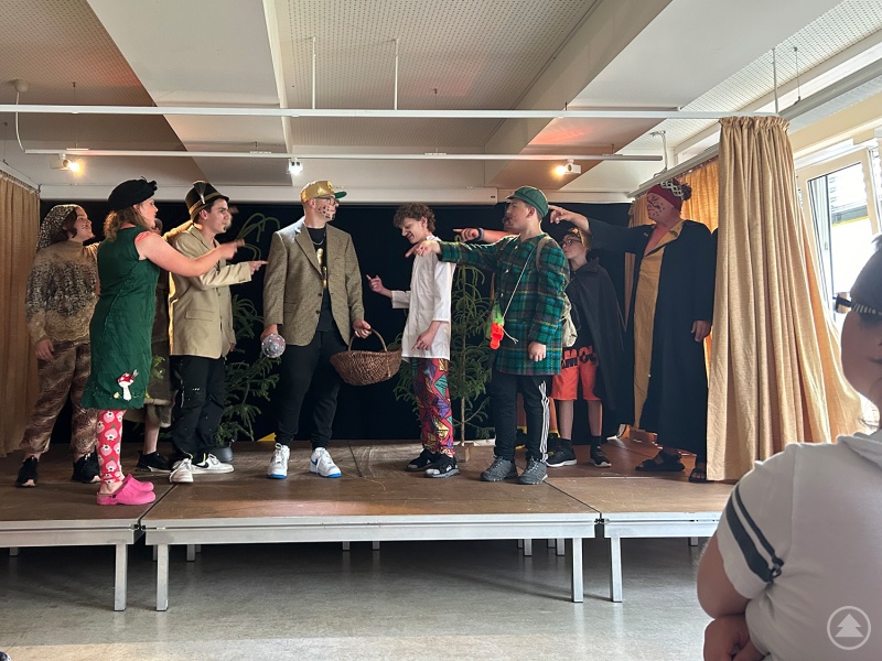 Zehn Jahre ist die Don-Bosco-Schule Grafenau Nationalpark-Schule. Aus diesem Grund führten die Schülerinnen und Schüler ein selbst geschriebenes Theaterstück über das Schutzgebiet auf.