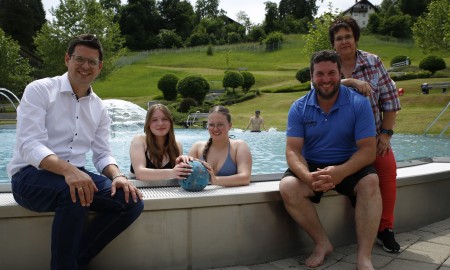 Sonne marsch! Das Schönberger Erlebnisbad ist jetzt eröffnet