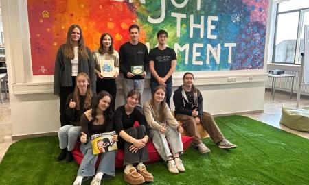 LLG Lesemobil begeistert Grundschule Grafenau mit eigenen Kinderb&uuml;chern