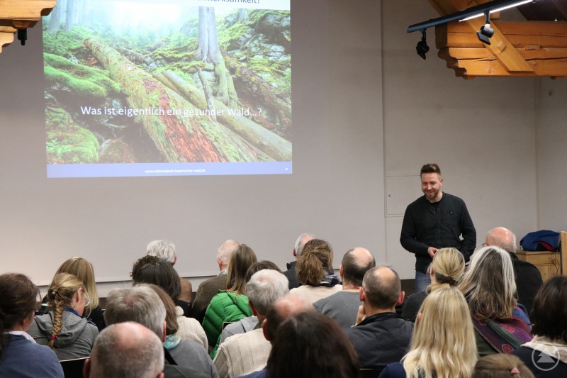 Walddynamik, Naturethik und Biodiversität sind ab sofort die neuen Fortbildungsschwerpunkte der Waldführer, wie Nationalpark-Mitarbeiter Thomas Michler erklärte.