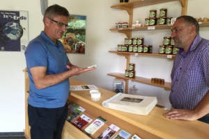 MdL Alexander Muthmann setzt Bienen-Initiative fort