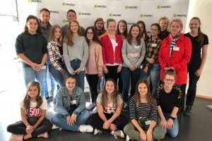 Die Mädchen der Realschule Grafenau starten in die MINT Woche