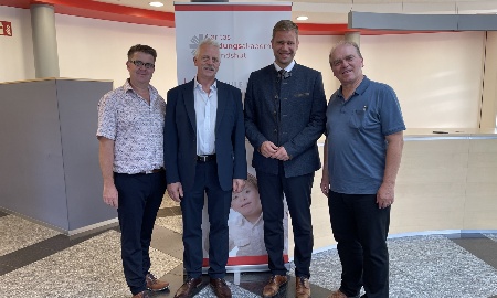 Bezirkstagspräsident besucht neue Fachschule für Heilerziehungspflege in Landshut