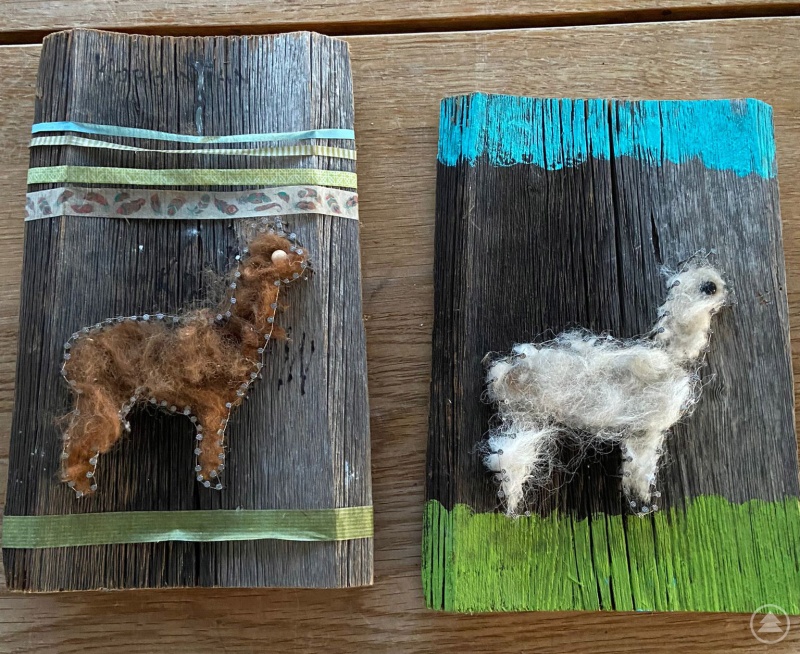 Holzbretter mit echter Alpakawolle