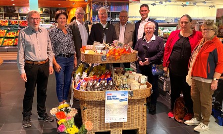 Raus aus der Nische und rein in die Köpfe der Leute -  Fairtrade-Steuerungsgruppe besucht  EDEKA-Markt Stadler & Honner in Mitterfels  angesichts der Fairen Woche