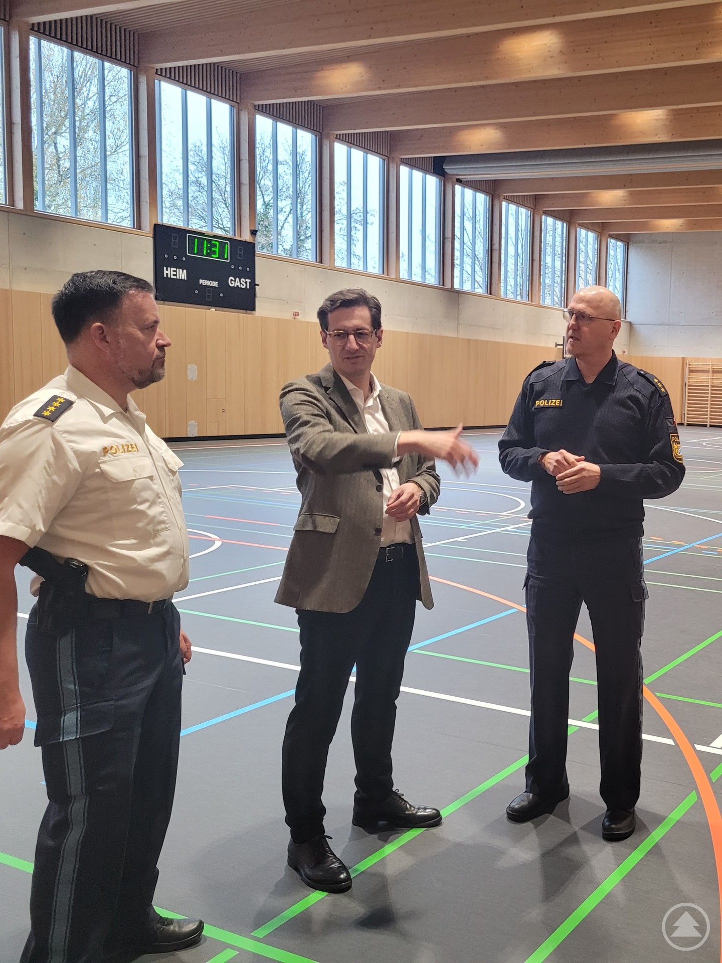Die körperliche Fitness ist für den Polizeidienst elementar: Dazu gehört in Ainring auch eine Turnhalle nach modernsten Standards