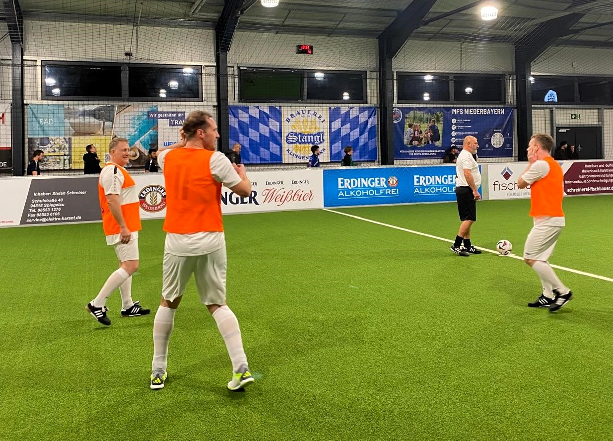 Auf dem modernen Indoor-Kunstrasenplatz kämpften Teams aus den Landkreisen Freyung-Grafenau, Deggendorf und Regen an fünf Spieltagen um den Titel.