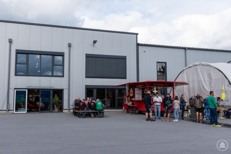Hausmesse beim Maschinenhändler: In Hofkirchen wird Kundennähe gelebt - und gemeinsam gefeiert Hausmesse beim Hofkirchener Maschinenhändler Holztechnik Markmüller