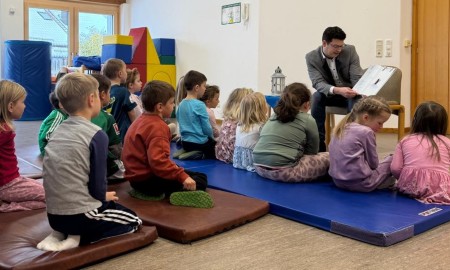 Ein Diamant aus Buchstaben – Vorlesetag mit Bürgermeister im Kindergarten St. Elisabeth