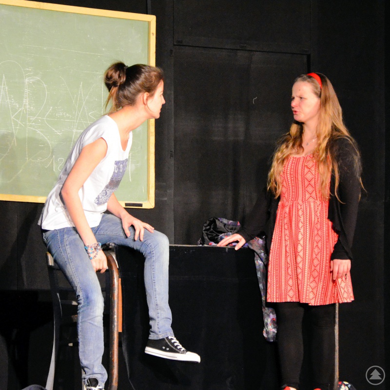 Die Auseinandersetzung zwischen Franziska (Sonja Martens) und Laura (Andrea Feuchtenberger) eskaliert.