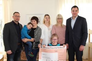 Mitarbeiter des Landratsamts spenden 1500 Euro