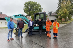 Nagelneuer Bagger für den Schönberger Bauhof