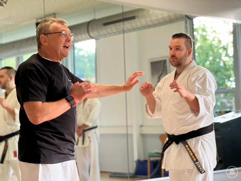 Paul Gruber und Marco Kunzewitsch demonstrieren eine Technik