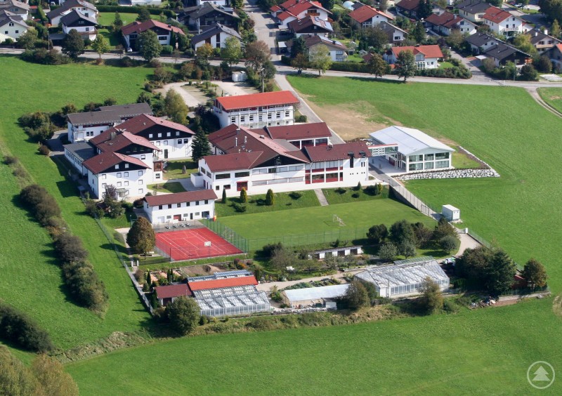 Luftaufnahme, zu sehen ist das Kolpingwerk in Regen.