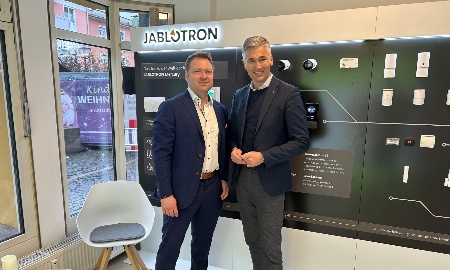 Alarmanlagenhersteller Jablotron startet offiziell in Deutschland: Neuer Standort in Deggendorf er&ouml;ffnet