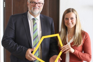 OB Jürgen Dupper begrüßt die neue Leiterin des Ronald McDonald Hauses