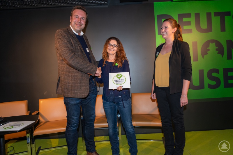 Jan Flörcken mit Monika Häuslmeier und Daniela Schwarz.