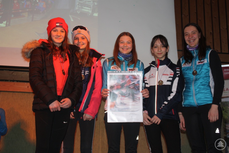 v.l. Valentina Lenz, Hanna Hackl, Amalia Schreiner, Janine Fischer, Lucia Schreiner