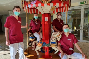 Stipendien für Medizinstudierende – Kinderklinik und Stiftung Kinderlächeln starten neue Offensive