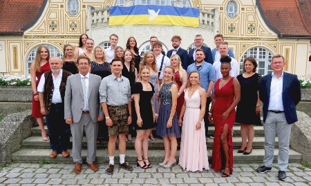 Stolz auf Pflege - Erfolgreicher Pflegenachwuchs am Bezirksklinikum Mainkofen