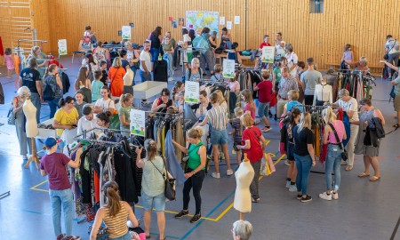 Kleidertauschparty in Hohenau: Tauschen statt Kaufen!