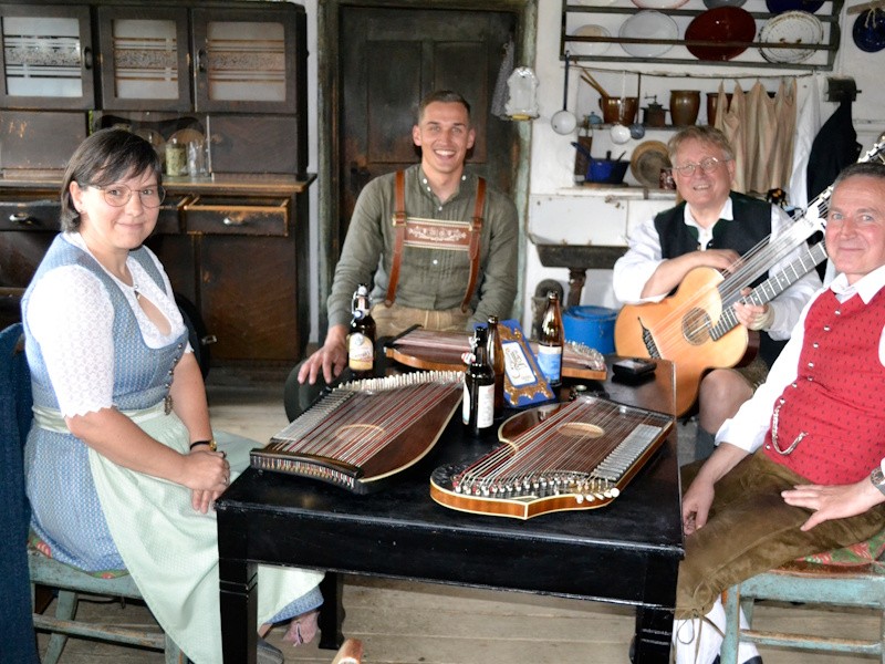 Flyer/Grafik zum Event: Zithersonntag im Freilichtmuseum Finsterau: Ein Tag für bayerische Musikkultur am So., 22.06.2025