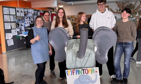 LLG Grafenau baut mit dem (P)FANTOMAT kreative Sammelstation f&uuml;r Pfandflaschen