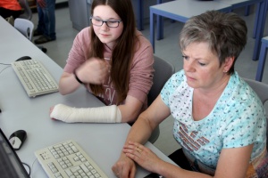 Senioren lernen von Schülern