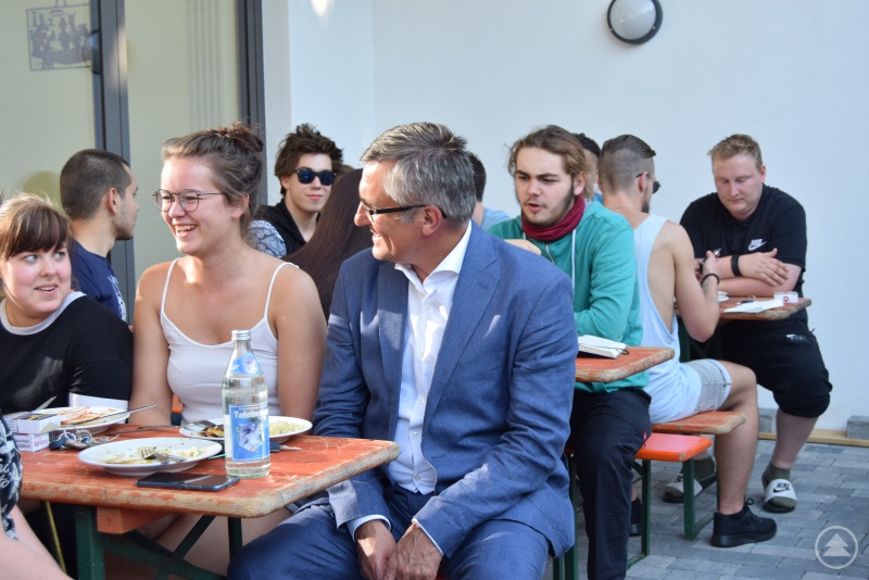 Die Azubis fühlen sich in der Schule und im Wohnheim sehr wohl, erfuhr Alexander Muthmann im Gespräch mit den Schülerinnen und Schülern.