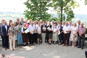 Landrätin überreichte das Ehrenzeichen des Ministerpräsidenten