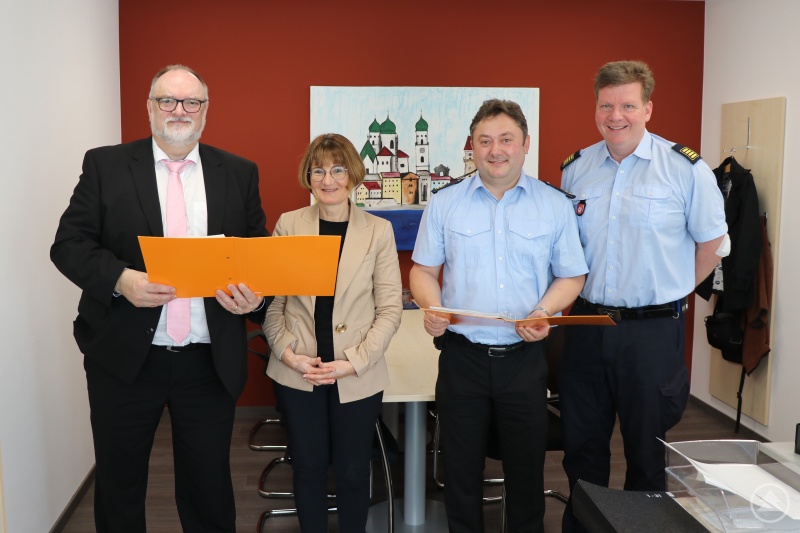 (v. l.) Oberbürgermeister Jürgen Dupper, Ordnungsreferentin Karin Schmeller, Stadtbrandmeister Katastrophenschutz Martin Sagmeister und Stadtbrandrat Andreas Dittlmann