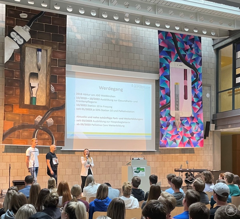 Die Ausbildung in der Pflege bietet viele Möglichkeiten zur Weiterqualifikation und Spezialisierung zeigte sich beim Vortrag zu den entsprechenden Erfahrungen.