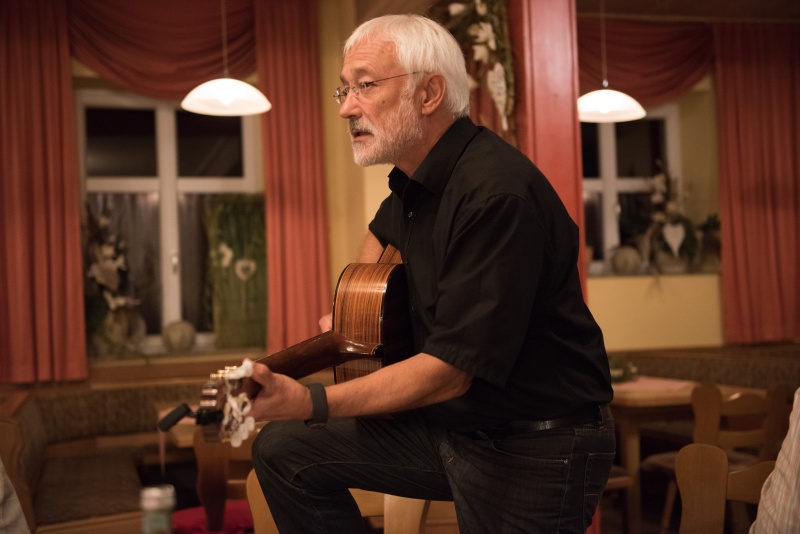 Flyer/Grafik zum Event: Sing ma a weng mit Karl Heinz Reimeier am So., 14.04.2024 von 17:00 bis 20:30 Uhr