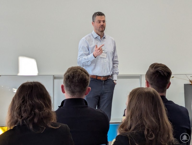 Alexander Dorn lüftete in seinem offenen Workshop u. a. die Geheimnisse eines erfolgreichen Vertriebs