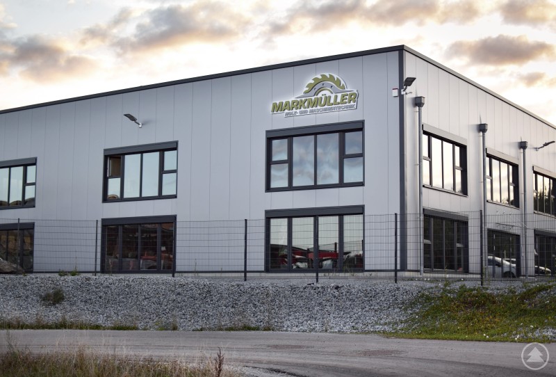 Wo die Liebe zum Handwerk auf gelebte Kundennähe trifft: Holz- und Maschinentechnik Markmüller im niederbayerischen Hofkirchen Maschinenhändler in Hofkirchen - Gebäude von Holz- und Maschinentechnik Markmüller