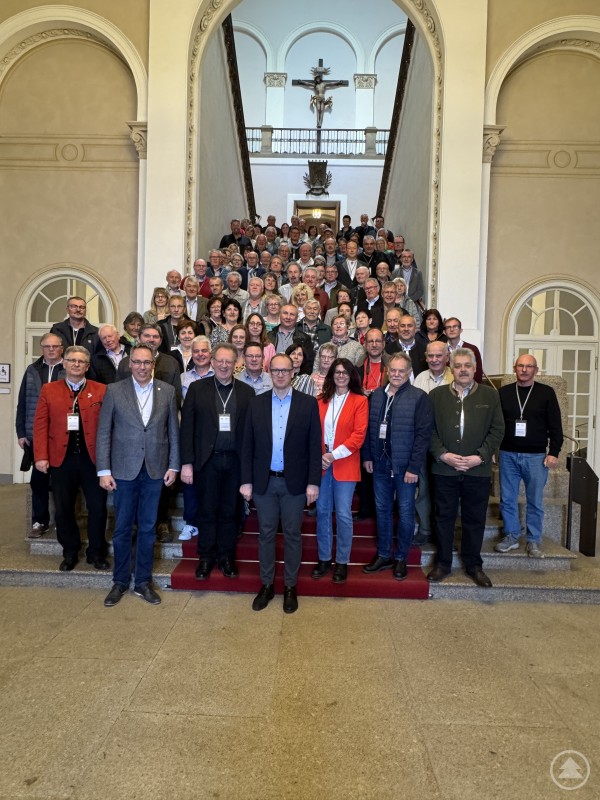 Die Teilnehmerinnen und Teilnehmer der politischen Informationsfahrt der Freien Wähler Deggendorf mit MdL Martin Behringer im Bayerischen Landtag – ein Tag voller Einblicke in die Arbeit des Parlaments und den persönlichen Austausch mit dem Abgeordneten. Die Teilnehmerinnen und Teilnehmer der politischen Informationsfahrt der Freien Wähler Deggendorf mit MdL Martin Behringer im Bayerischen Landtag – ein Tag voller Einblicke in die Arbeit des Parlaments und den persönlichen Austausch mit dem Abgeordneten.