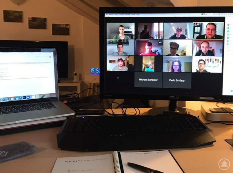 Bild aus der Zoom-Konferenz des Kreisausschusses (Fabian Clasen) 1. Reihe: Jonas Kellner, Fabian Clasen, Daniel Traxinger, Kreisvorsitzender Christoph Weishäupl 2. Reihe: Martin Höppler, Jonas Kellner, Sebastian Graup, Sebastian Weber 3. Reihe: Markus Wensauer, Ludwig König, Sandra Weber, BGM Martin Pichler 4. Reihe: Michael Scherzer, Carlo Schöpp Nicht im Bild: Christoph Endl, Sebastian Schrank